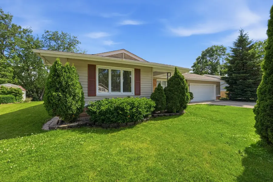 213 Edgeware Road, Elk Grove Village, IL 60007 - #2