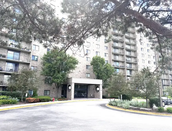 6340 Americana Drive #614, Willowbrook, IL 60527