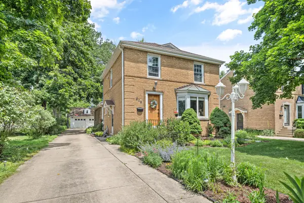 208 Parkview Road, Riverside, IL 60546