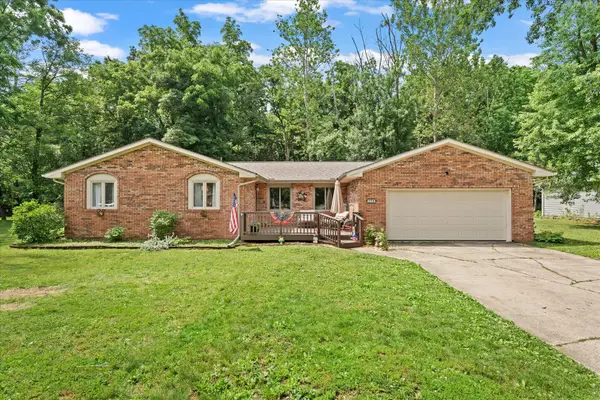 1617 Lake Shore Drive, Mahomet, IL 61853