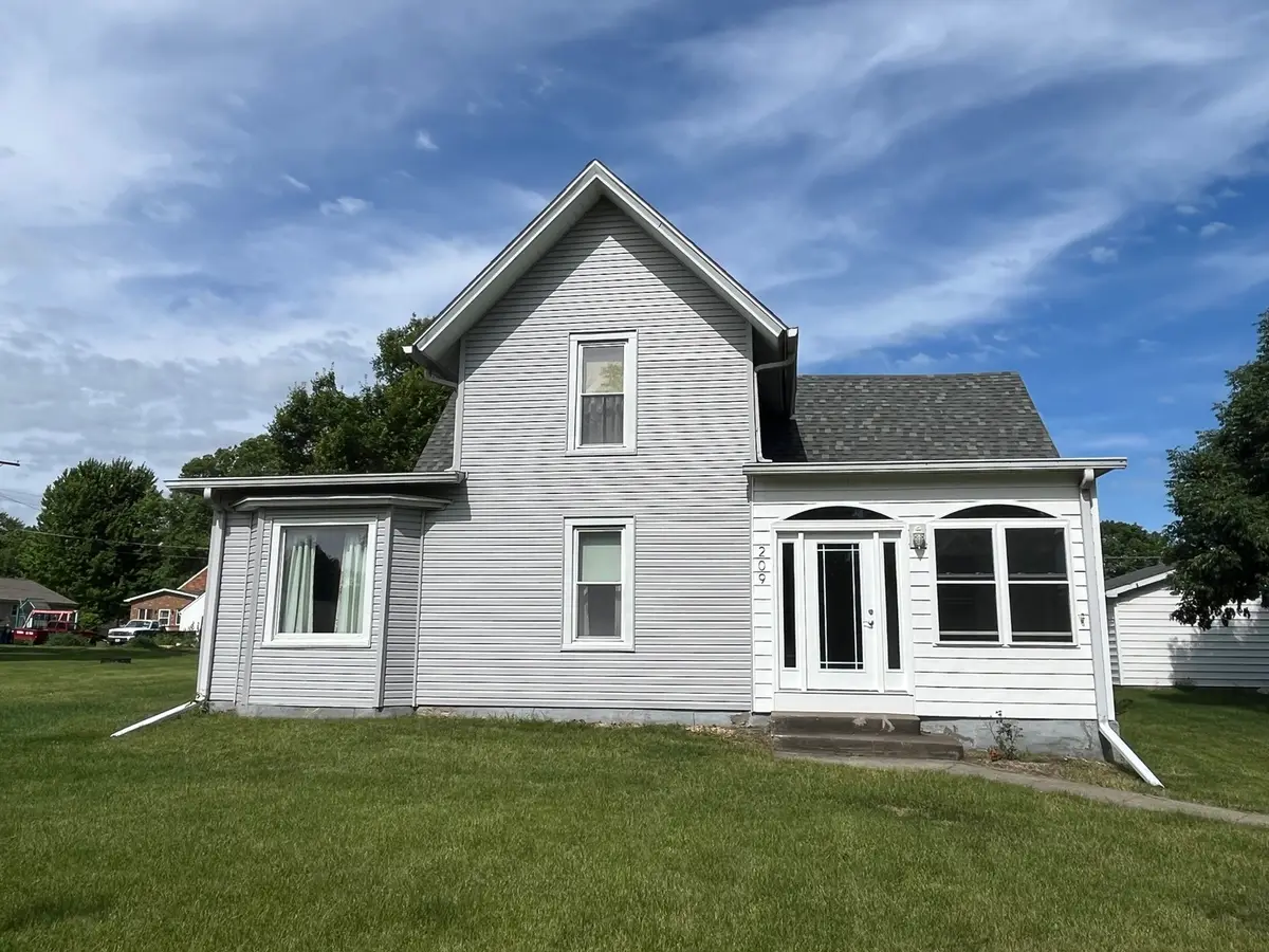 209 N School Street, Atkinson, IL 61235 - #1