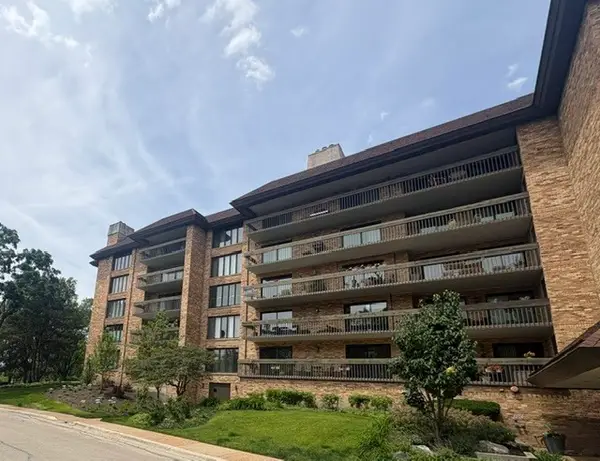 1621 Mission Hills Road #N201, Northbrook, IL 60062
