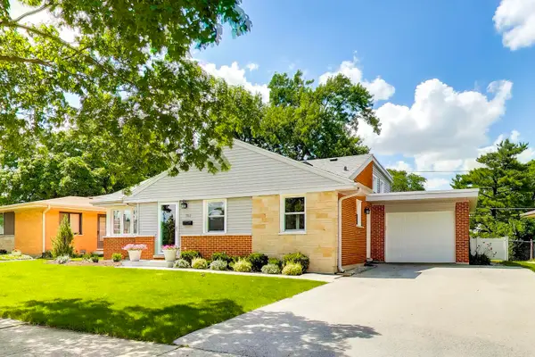 586 E Park Avenue, Elmhurst, IL 60126