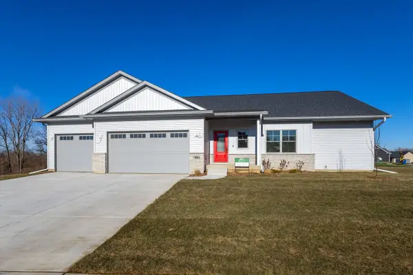 7091 Spring Creek Drive, Bettendorf, IA 52722