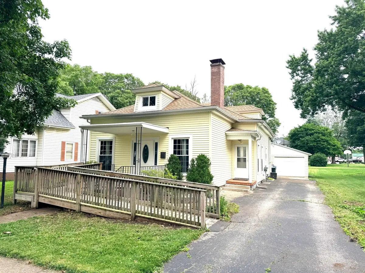 104 Gilbert Street, Rossville, IL 60963 - #1