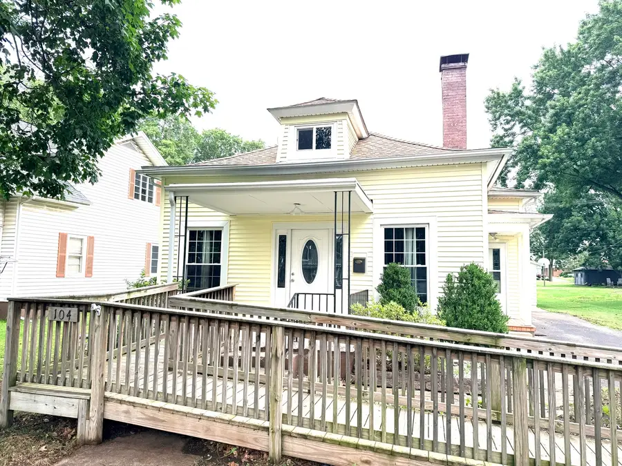104 Gilbert Street, Rossville, IL 60963 - #2