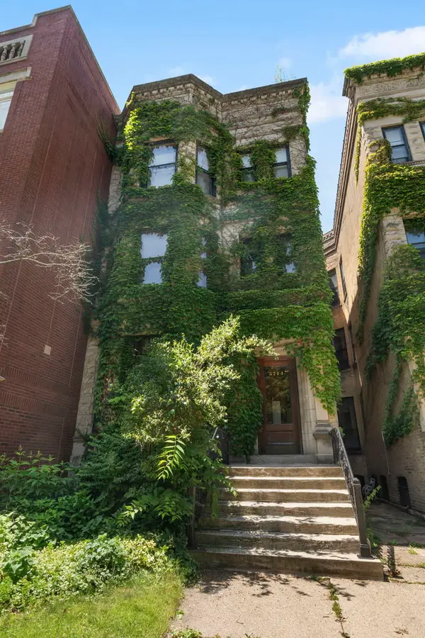 Address Withheld By Seller, Chicago, IL 60637