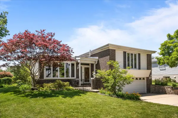 7615 Arcadia Street, Morton Grove, IL 60053