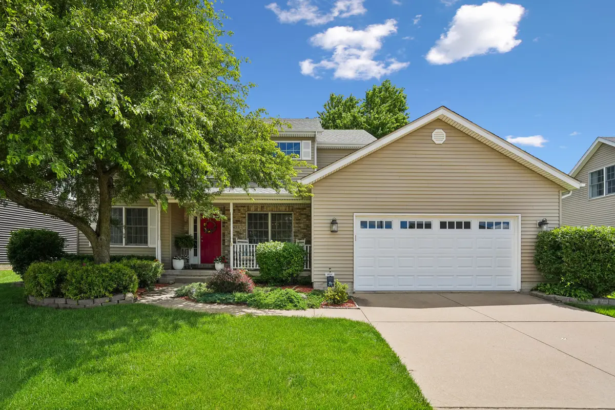 401 S 8th Avenue, Eldridge, IA 52748 - #1