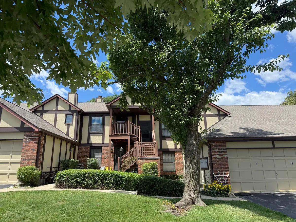 372 Sandhurst Circle #4, Glen Ellyn, IL 60137 - #1