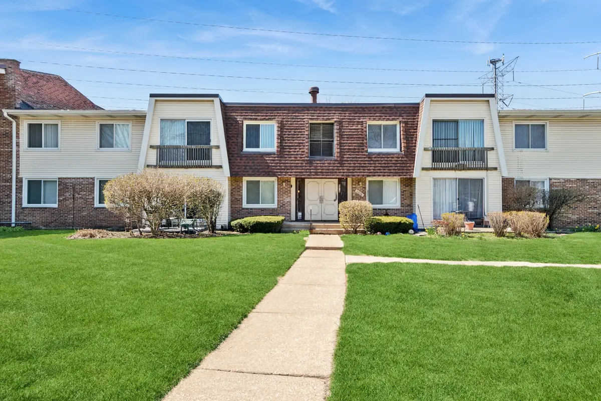 6818 Roberts Drive #6, Woodridge, IL 60517 - #1