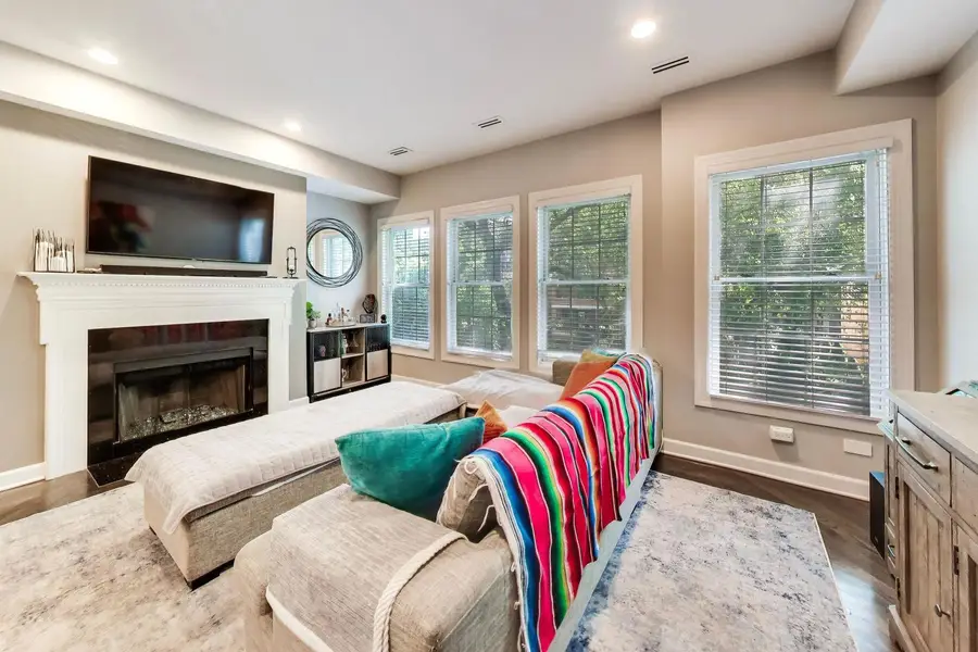 2938 N Damen Avenue #2, Chicago, IL 60618 - #3