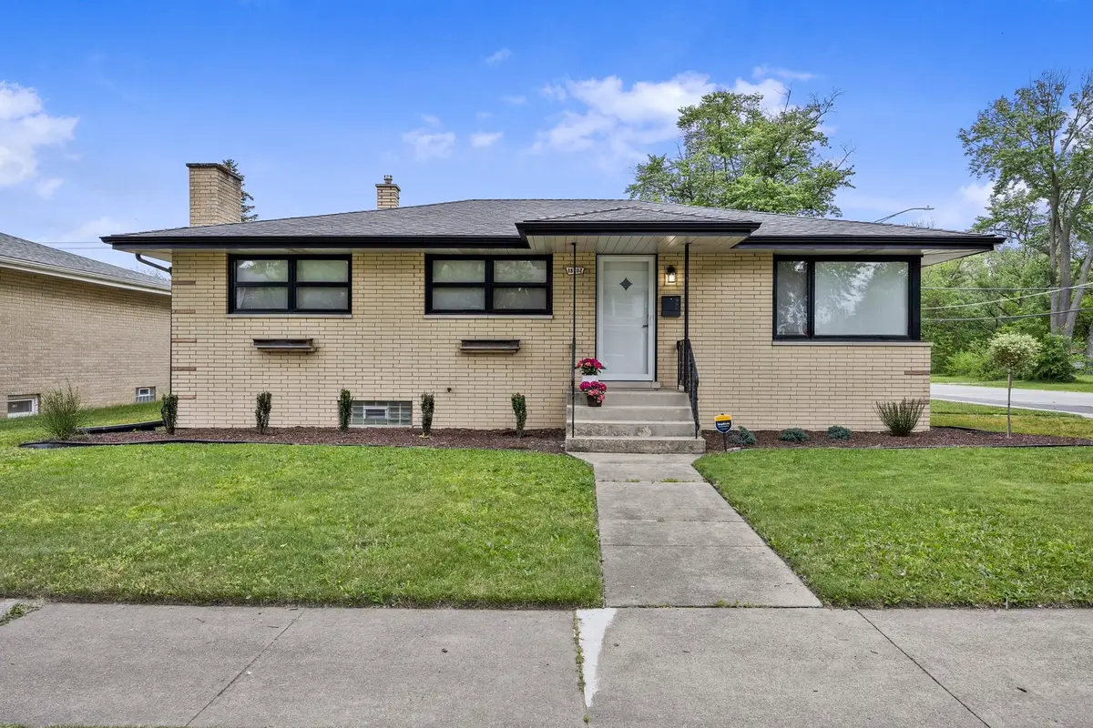 18202 Locust Street, Lansing, IL 60438 - #1