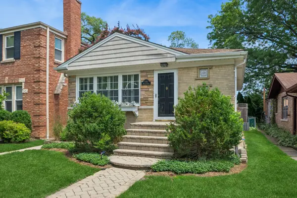 7085 N Mason Avenue, Chicago, IL 60646