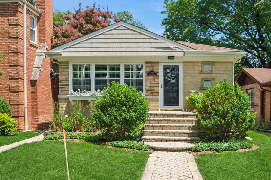 7085 N Mason Avenue, Chicago, IL 60646 - #2