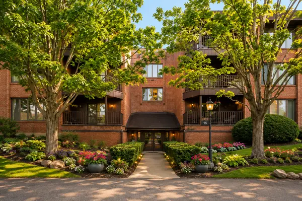 75 Boardwalk Place #103, Park Ridge, IL 60068