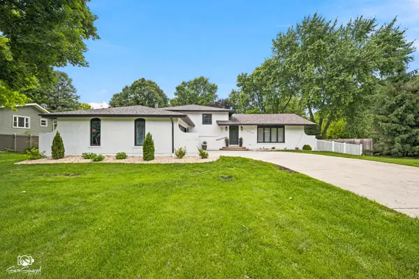 11S528 Book Road, Naperville, IL 60564
