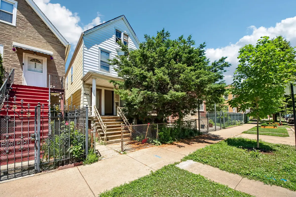 2934 N Gresham Avenue, Chicago, IL 60618 - #1
