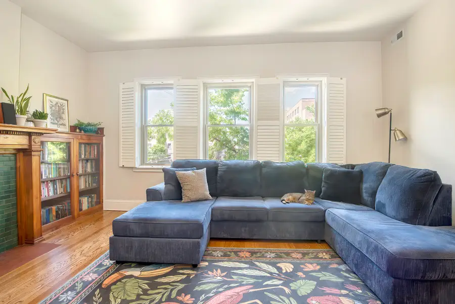 1049 W Ainslie Street #2, Chicago, IL 60640 - #3
