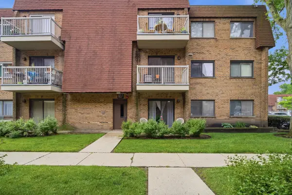607 W Central Road #1A, Mount Prospect, IL 60056