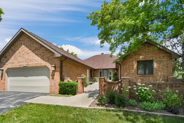7826 W Golf Drive #7826, Palos Heights, IL 60463