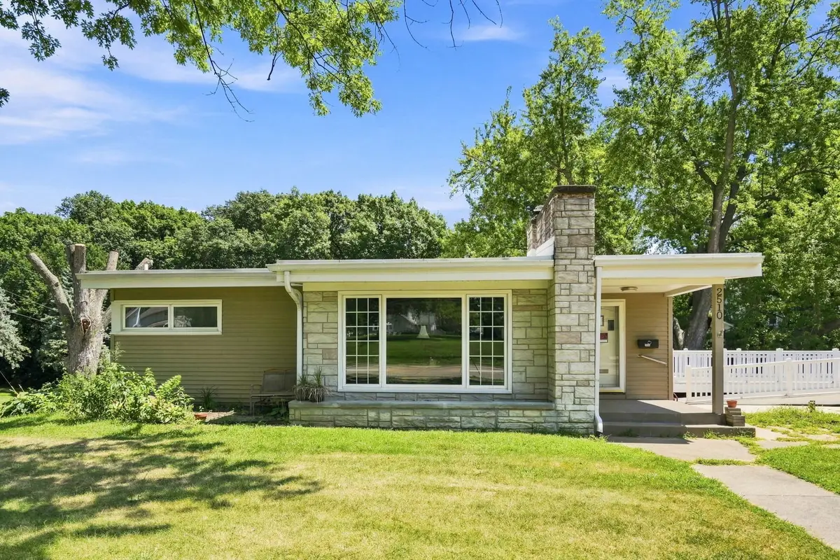 2510 7th Street, Moline, IL 61265 - #1