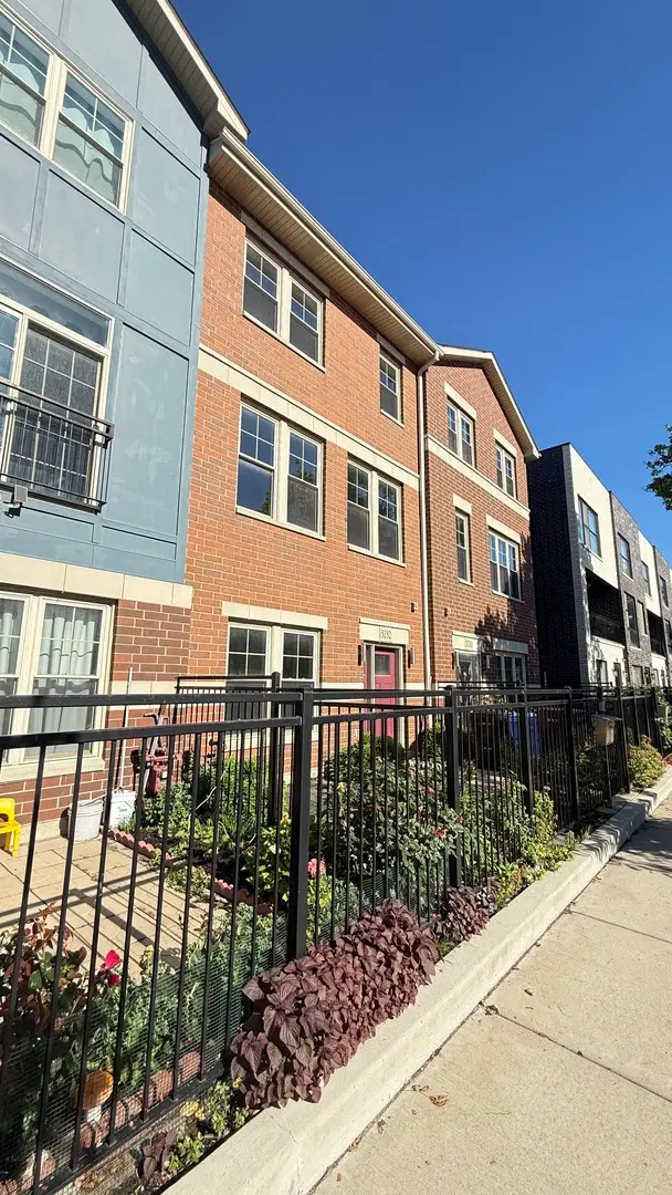 3232 S Shields Avenue, Chicago, IL 60616 - #2