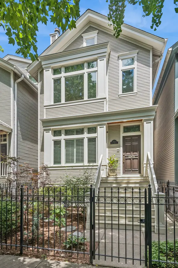 1032 W Montana Street, Chicago, IL 60614