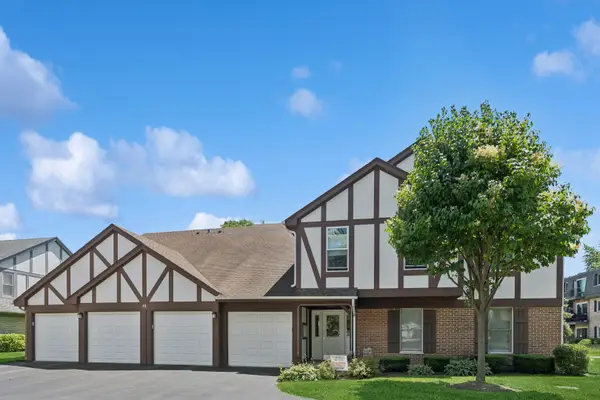 40 W Fern Court #120, Palatine, IL 60067