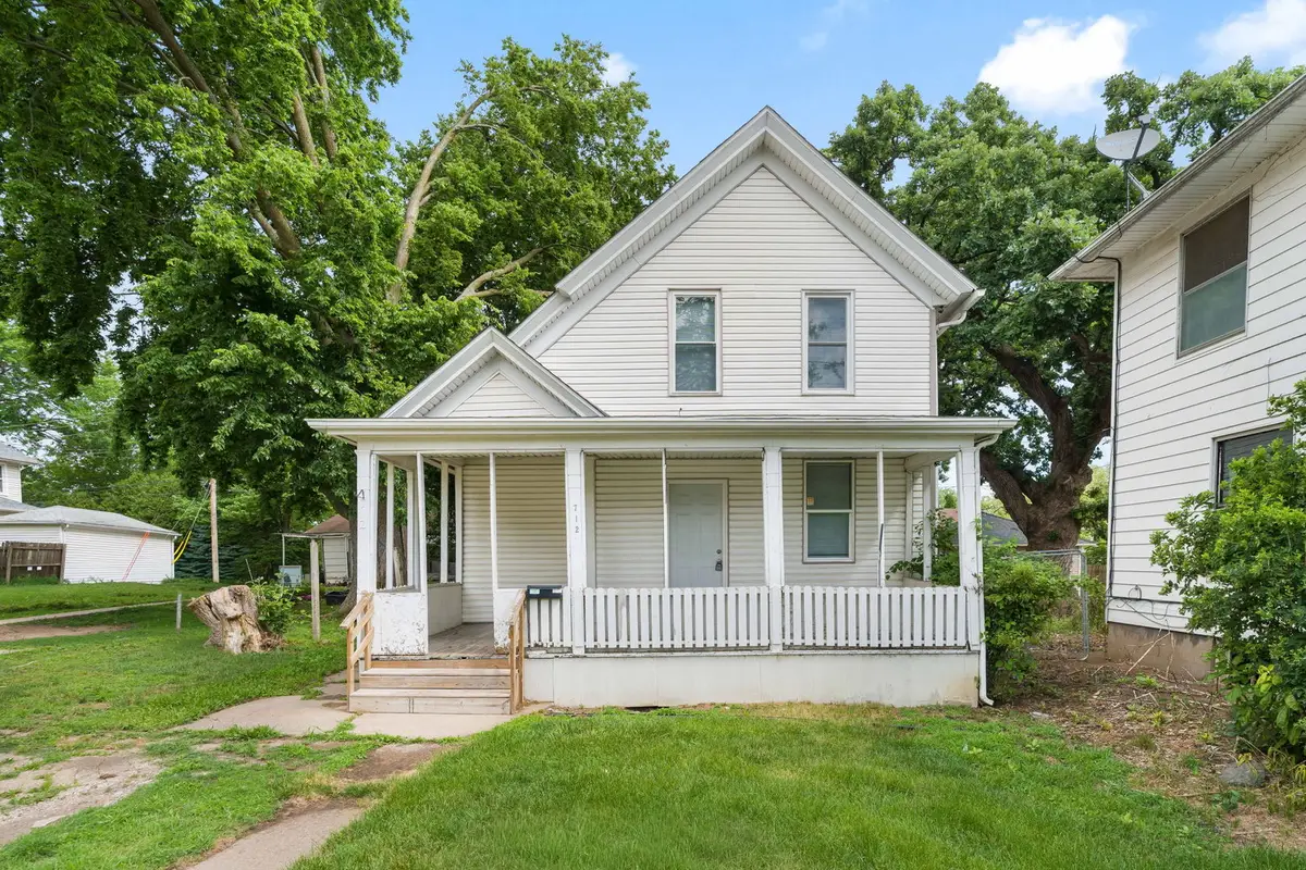 712 E 15th Street, Davenport, IA 52803 - #1