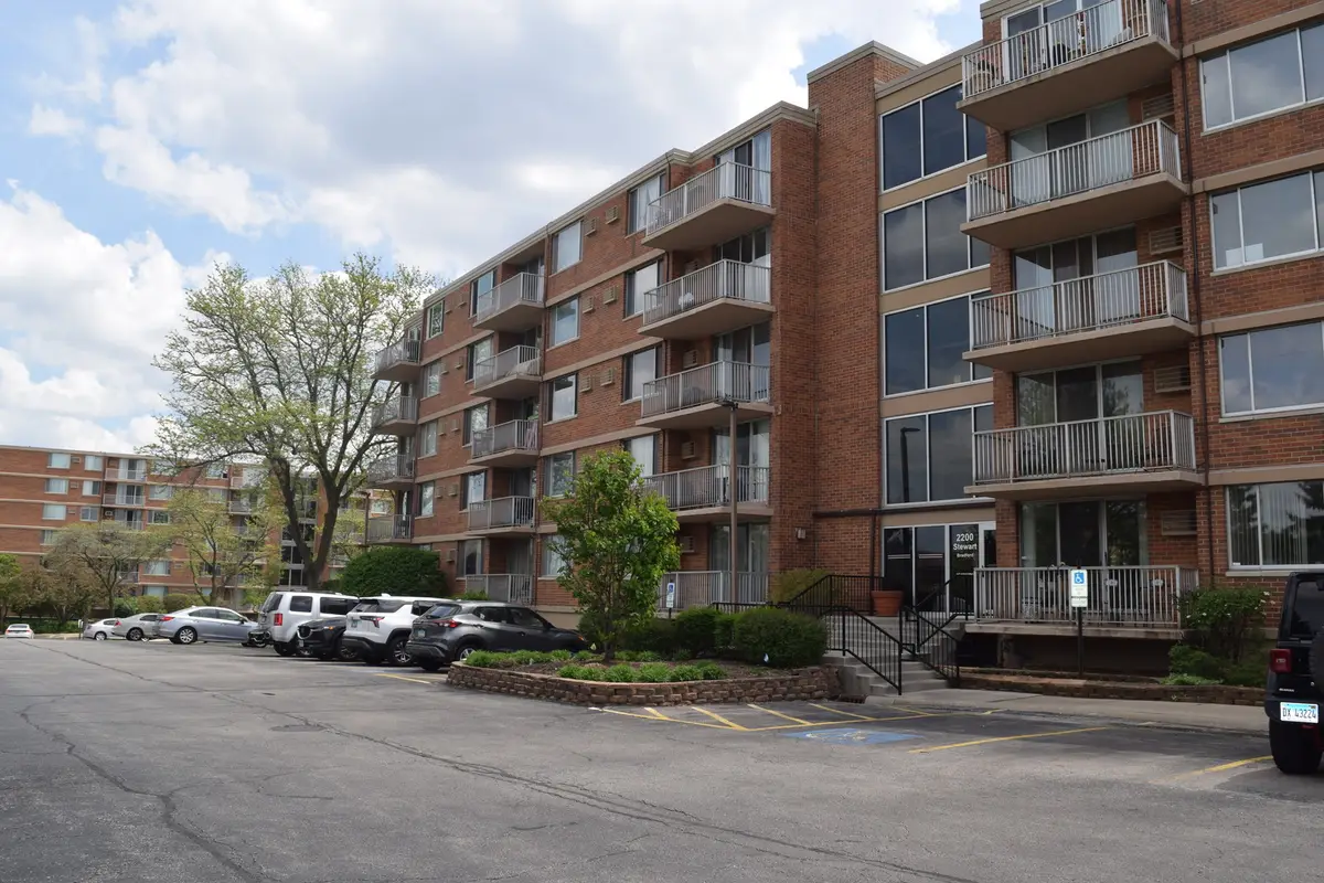2200 S Stewart Avenue #2F, Lombard, IL 60148 - #1