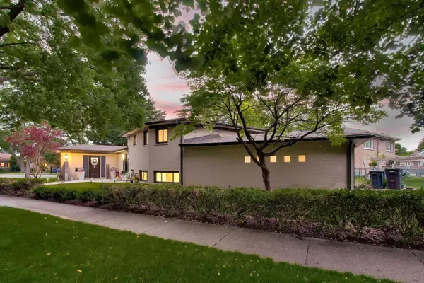 8864 E Prairie Road, Skokie, IL 60076