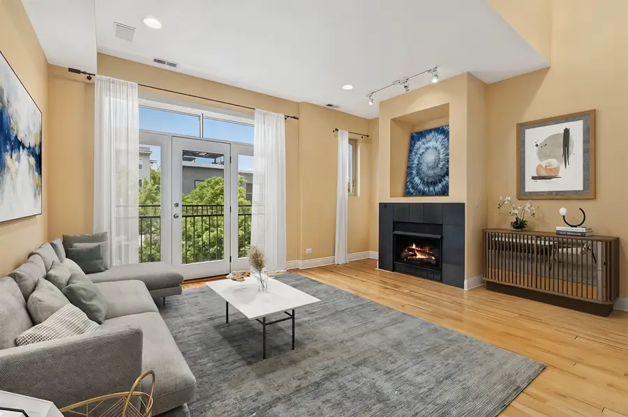 945 N Honore Street #3, Chicago, IL 60622 - #2