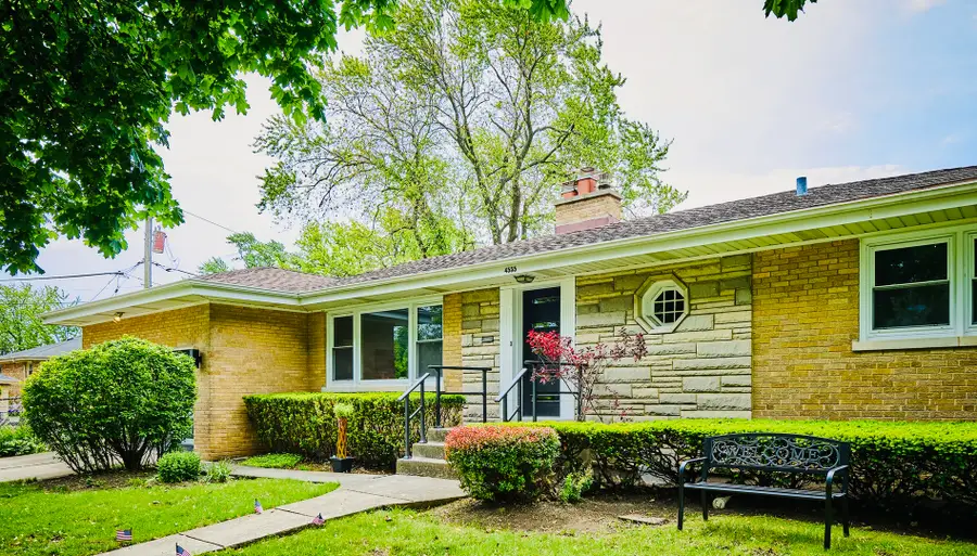 4555 Cleveland Street, Skokie, IL 60076 - #3