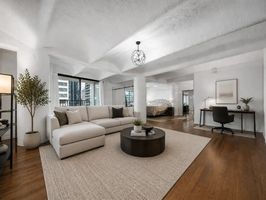 Address Withheld By Seller, Chicago, IL 60606 - #2