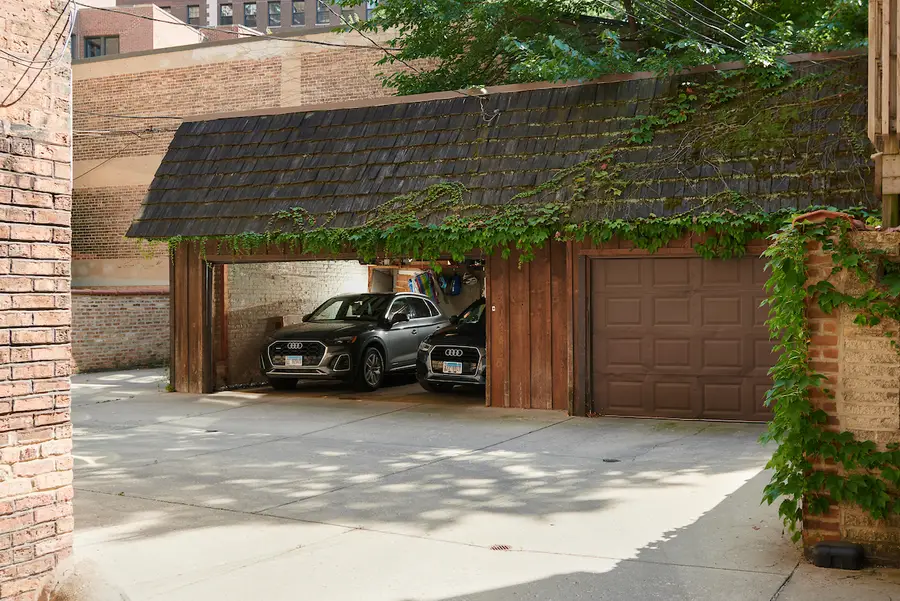 635 W Sheridan Road #1, Chicago, IL 60613 - #3