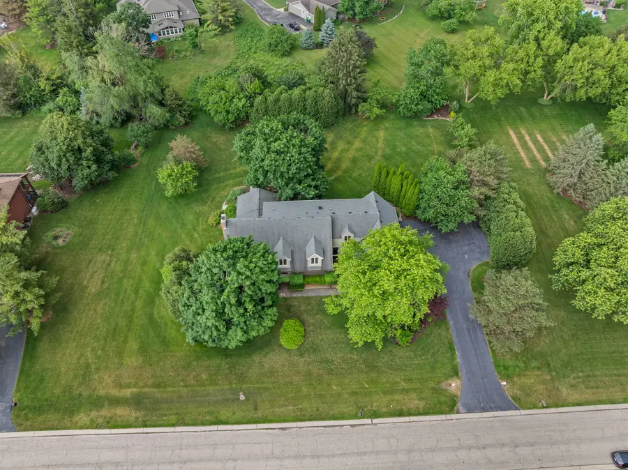 16 Old Barn Road, Hawthorn Woods, IL 60047 - #3