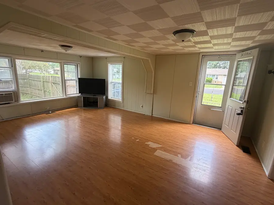 260 N Madison Avenue N, Bradley, IL 60915 - #3