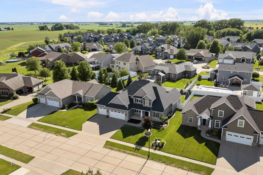 852 Stonebridge Circle, Eldridge, IA 52748 - #3