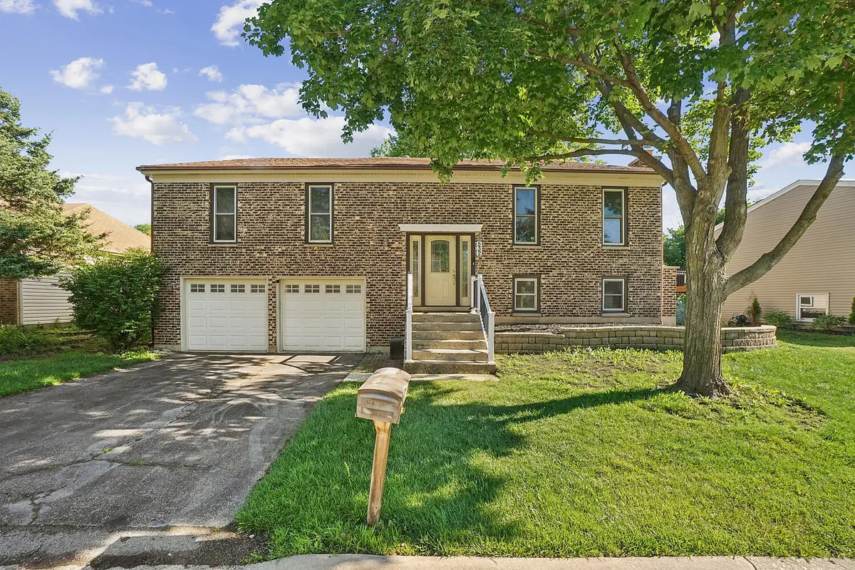 532 Iroquois Trail, Carol Stream, IL 60188 - #1