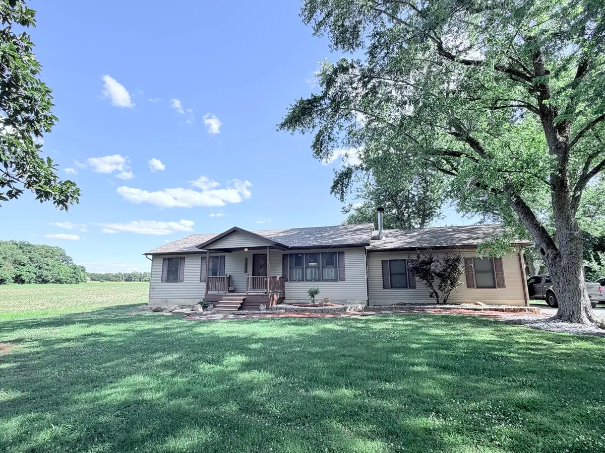 1095 E Base Line Road, Centralia, IL 62801 - #1