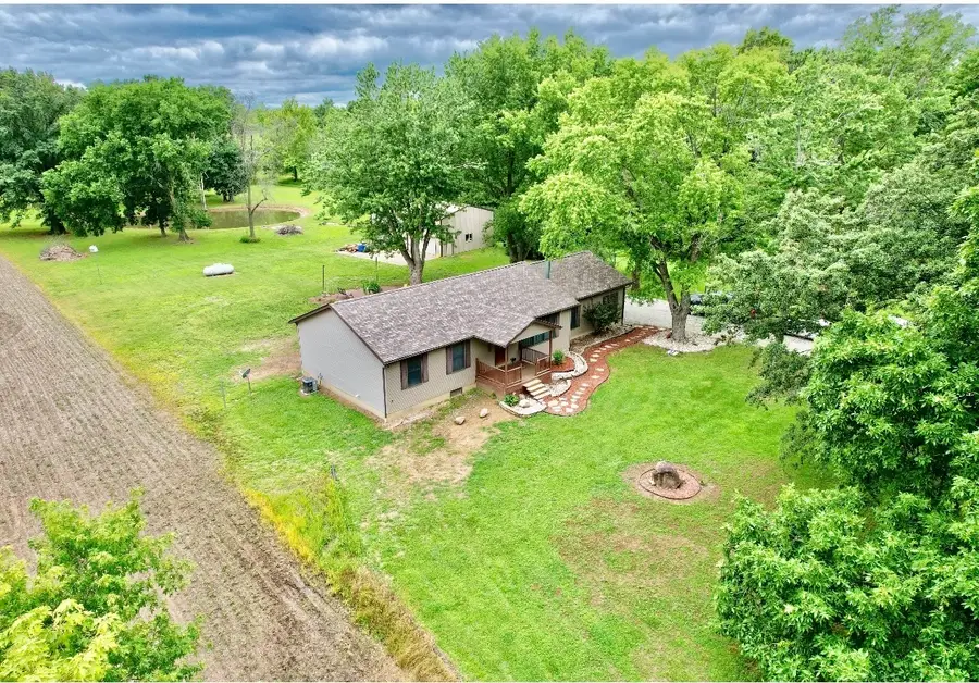 1095 E Base Line Road, Centralia, IL 62801 - #2