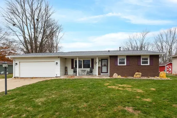 121 Park Lane Circle, Eldridge, IA 52748