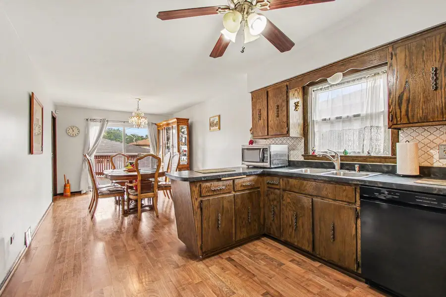 11503 S Avenue J, Chicago, IL 60617 - #3