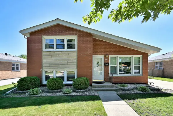 8925 S 49th Court, Oak Lawn, IL 60453