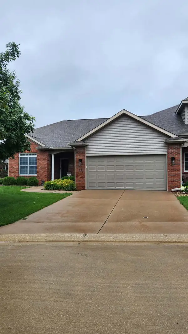 11 Arbor Court, Bloomington, IL 61704