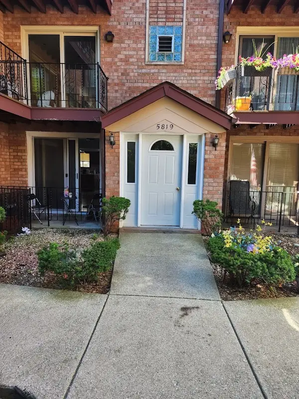 5819 W Higgins Avenue #1D, Chicago, IL 60630