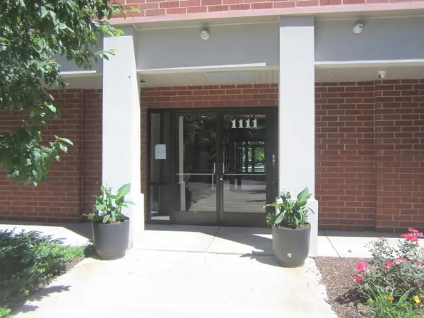 1111 Burlington Avenue #402, Lisle, IL 60532
