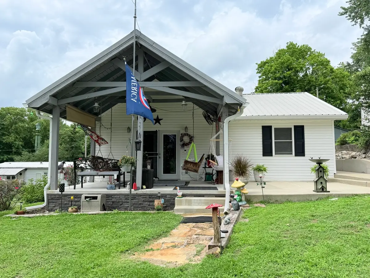 220 E Rose Street, Cave In Rock, IL 62919 - #1