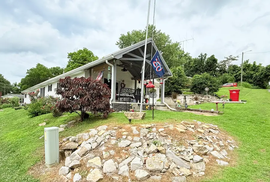 220 E Rose Street, Cave In Rock, IL 62919 - #2